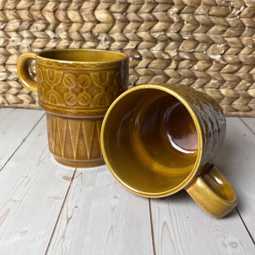 VTG Stackable MCM Mug Set of 2 Golden Brown Abstract Geometric Textured Pattern